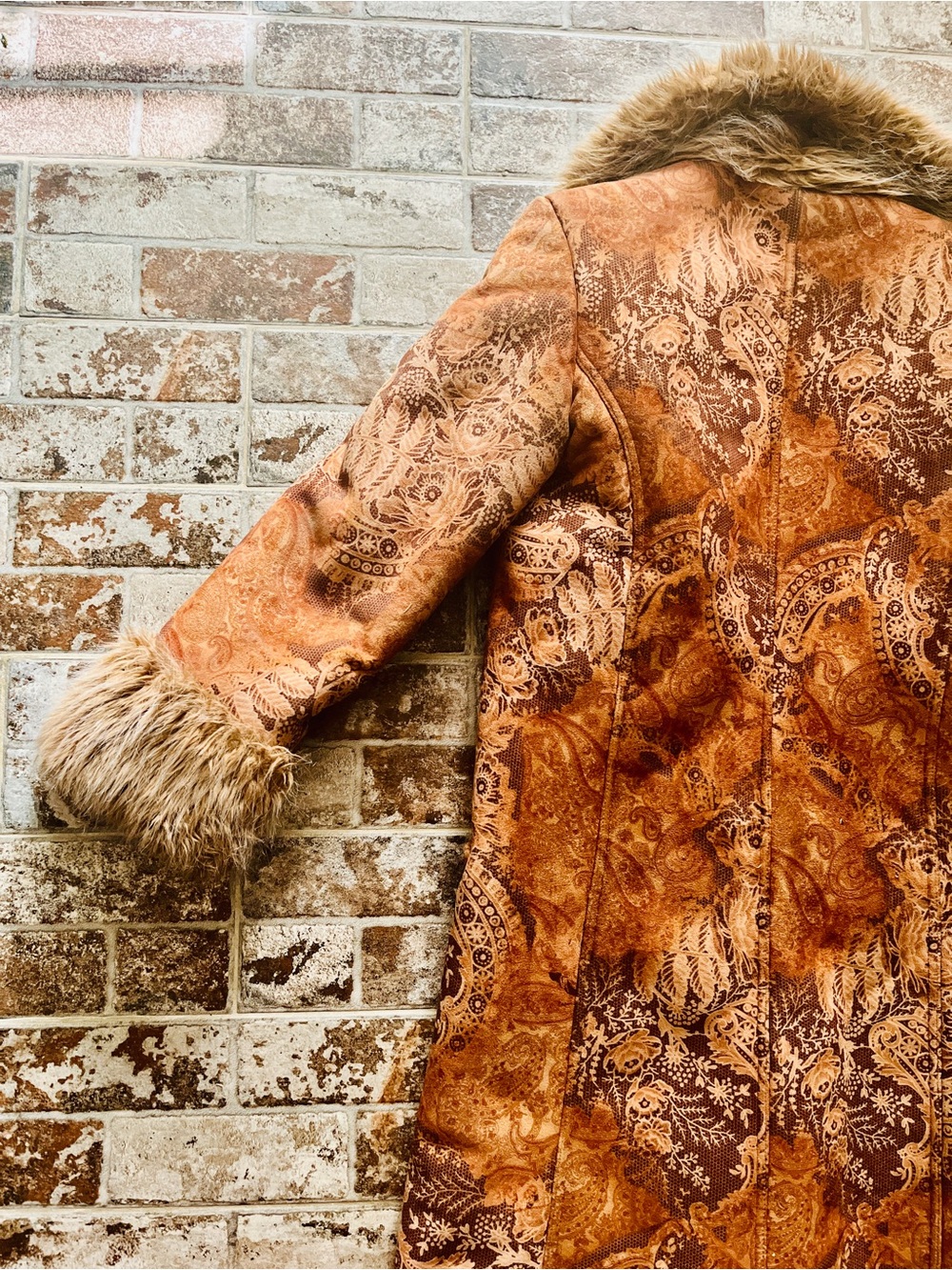 Vintage Newport News Rust Paisley Trench Coat with Faux-Fur Trim - Picture 5 of 7